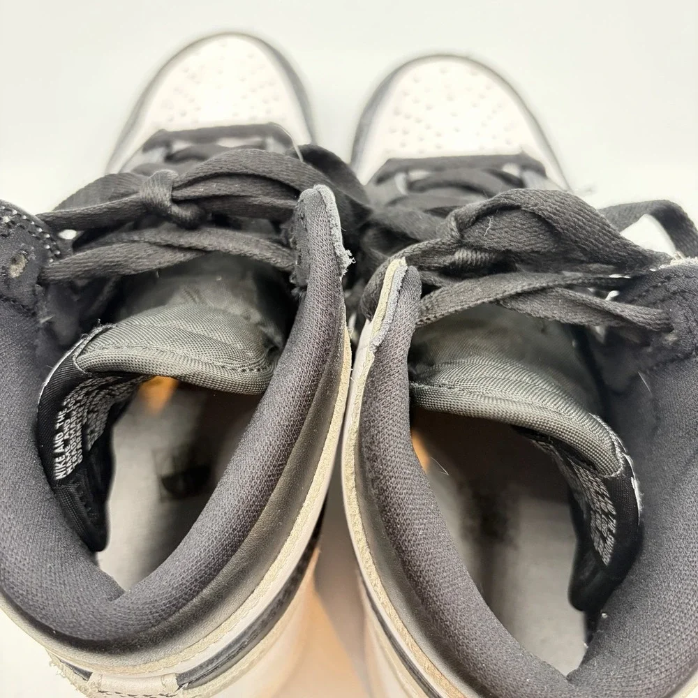 NIKE AIR JORDAN 1 RETRO HIGH OG‎ BLACK / WHITE FD1437 010-Youth Size 6Y Euc